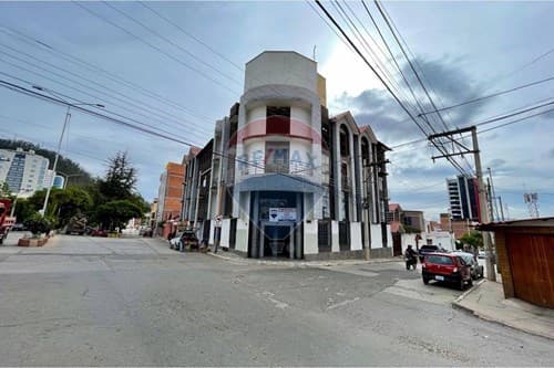 HERMOSO Y AMPLIO AMBIENTE COMERCIAL EN ALQUILER
