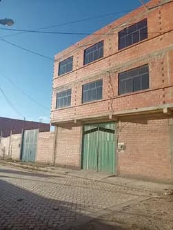 Casa en venta a 8 cuadras de Puente Vela y media cuadra de Av Principal