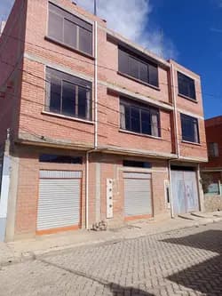 Casa Multifamiliar con 5 departamentos