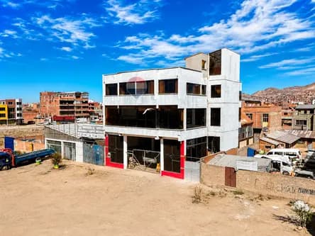 EN ALQUILER - AMPLIO ESPACIO COMERCIAL