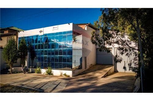 GALPÓN CON OFICINAS EN VENTA - ZONA HUAYLLANI