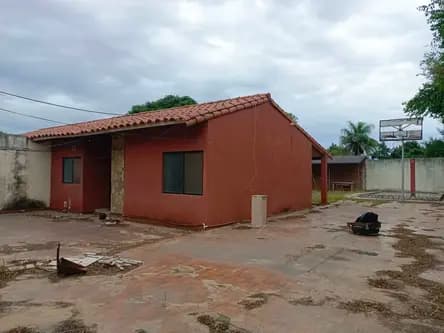 CASA CON PISCINA EN VENTA Y AL TIPO DE CAMBIO 7, EN URB. LOS PIYOS