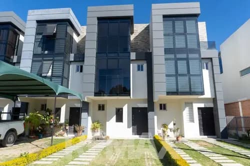 Casa Moderna en Venta en Jardines del Bosque 🏡 | 3 Dormitorios y Amenities