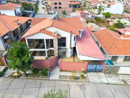 CASA EN VENTA CON PISCINA, SAUNA Y 3 SUITES – URB. SIDUMSS NORTE PLAN B