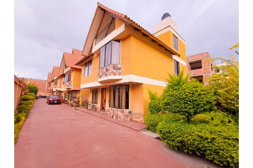 CASA EN VENTA EN ZONA DE QUINTANILLA KM 3,5 A SACABA