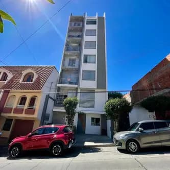 🏡✨ ¡MONOAMBIENTE TOTALMENTE AMOBLADO Y EQUIPADO EN ALQUILER! ✨🏡 📍 CALLE SÁNCHEZ DE HOZ – SUCRE